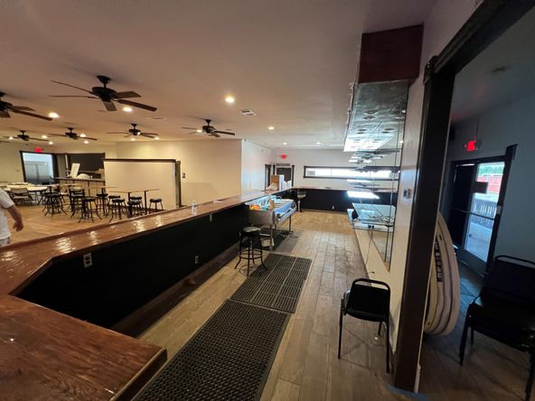 Turn Key Bar & Apartment in Riverdale, CA: 5020 19 1/2 Ave, Riverdale, CA 93656